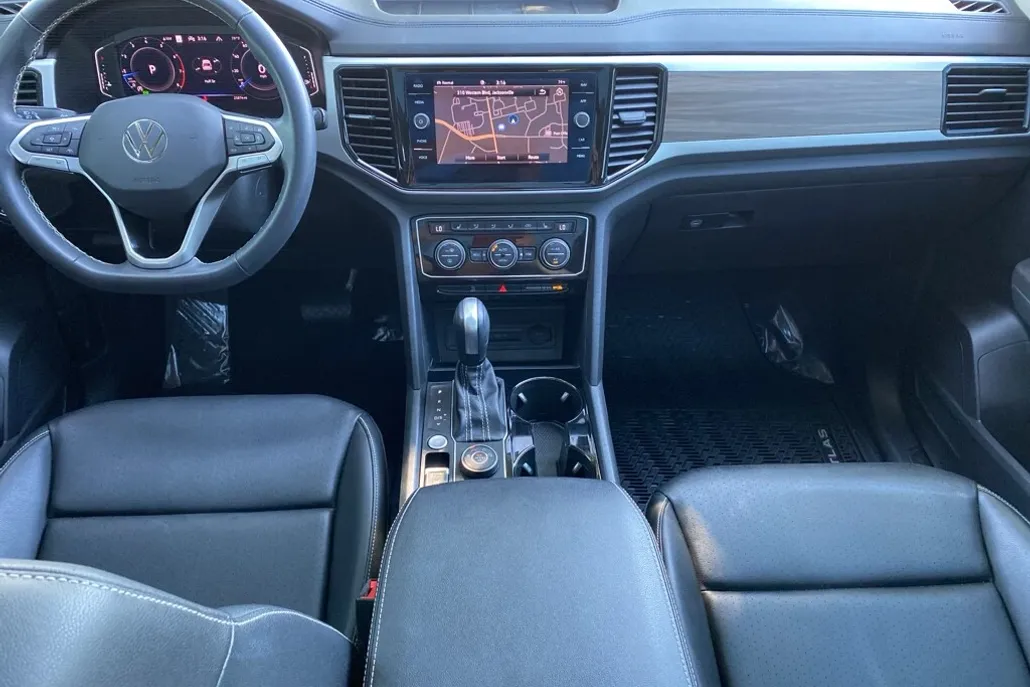 2023 Volkswagen Atlas SEL photo 1