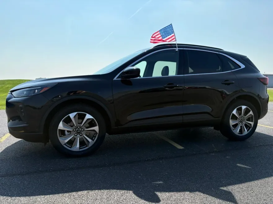 2024 Ford Escape Platinum photo 1