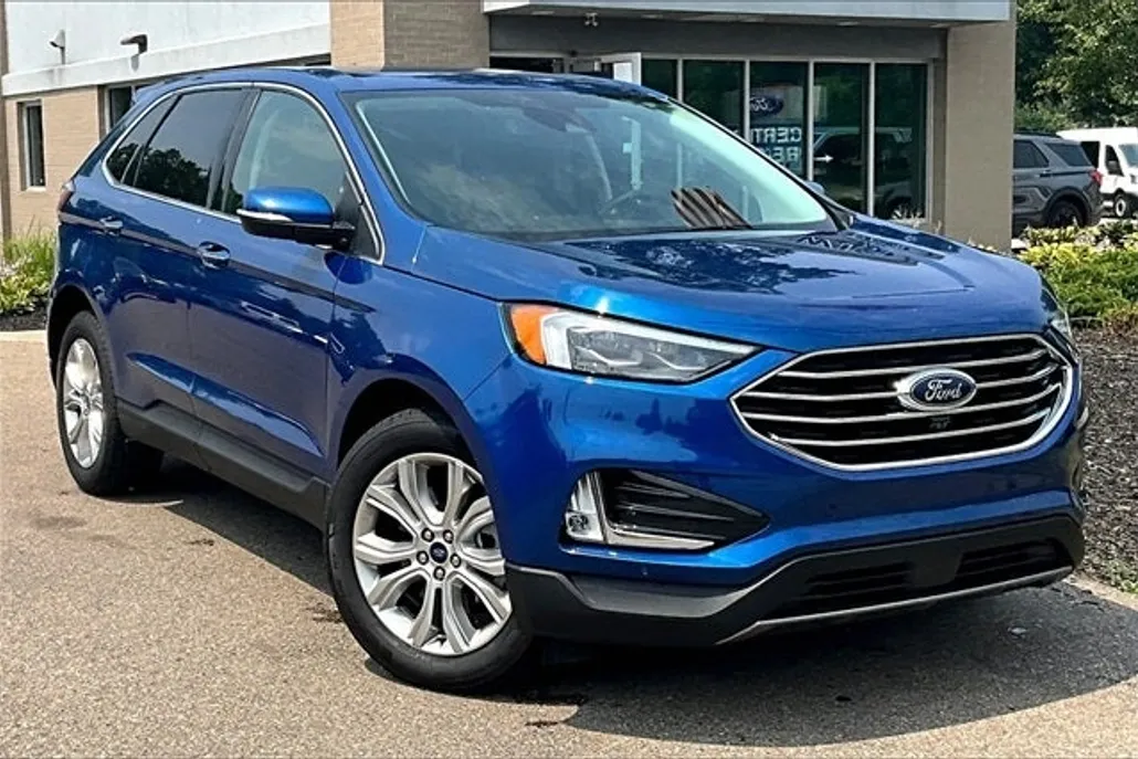 2022 Ford Edge Titanium photo 1