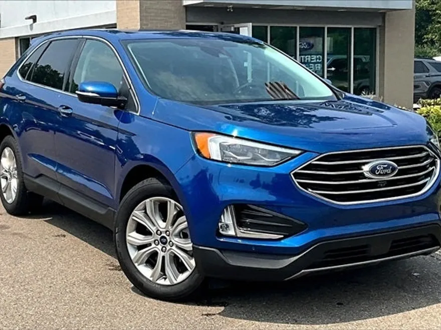 2022 Ford Edge Titanium photo 1