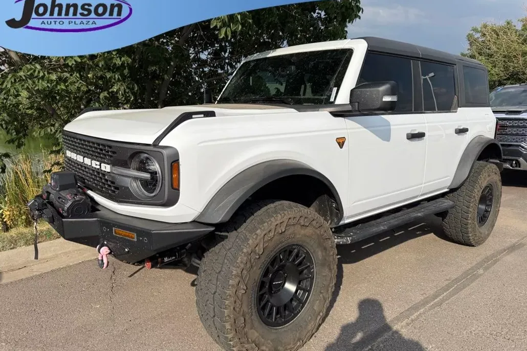 2023 Ford Bronco Base photo 1