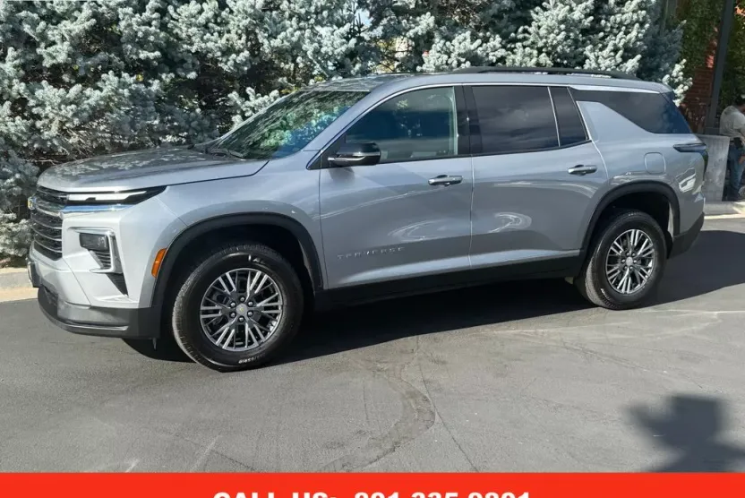 2025 Chevrolet Traverse photo 1