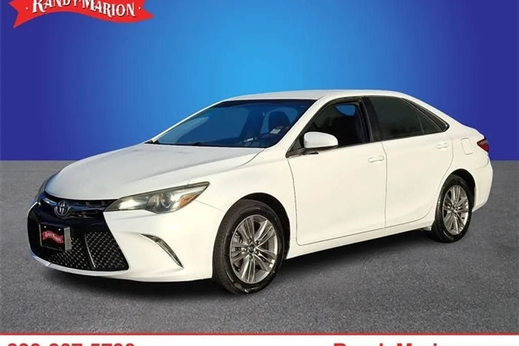 2016 Toyota Camry SE photo 1