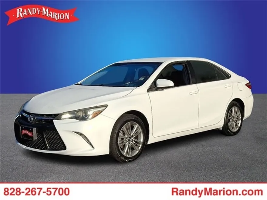 2016 Toyota Camry SE photo 1