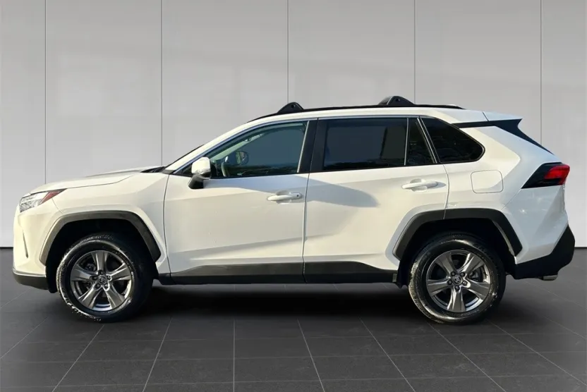 2024 Toyota RAV4 XLE photo 1