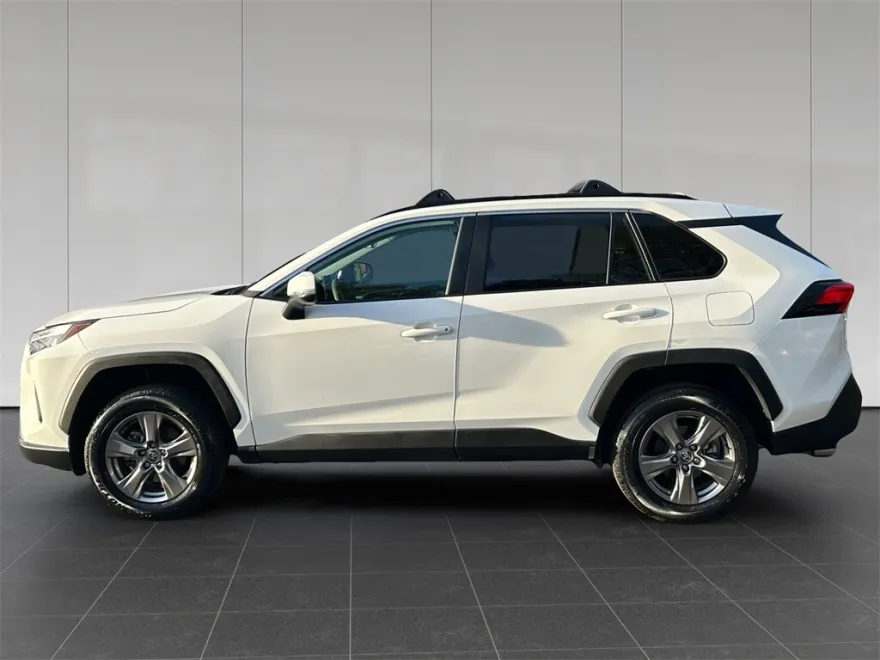 2024 Toyota RAV4 XLE photo 1