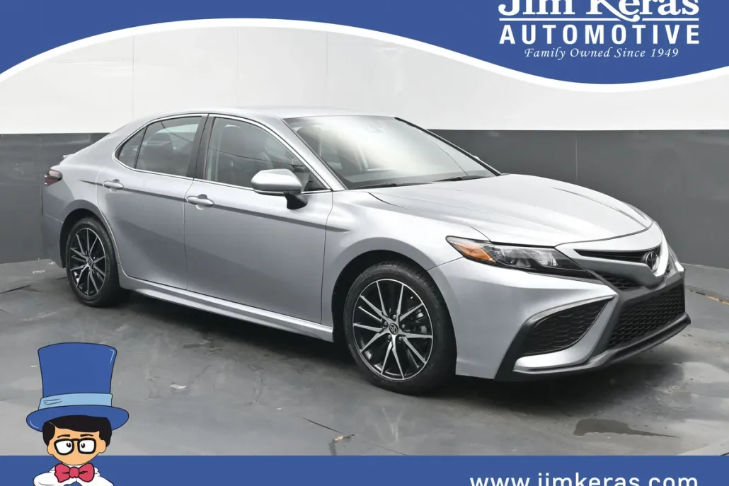 2024 Toyota Camry SE photo 1