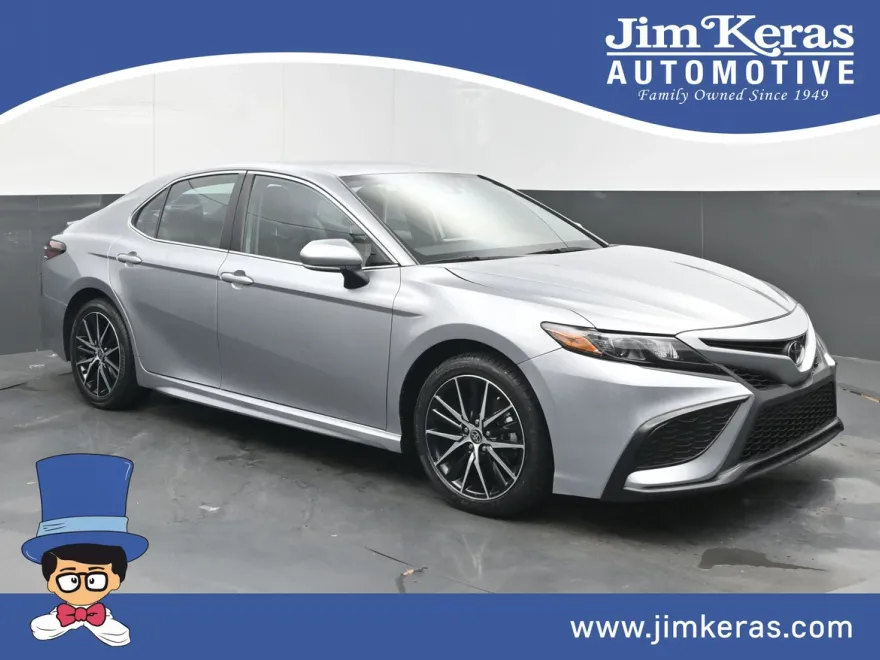 2024 Toyota Camry SE photo 1