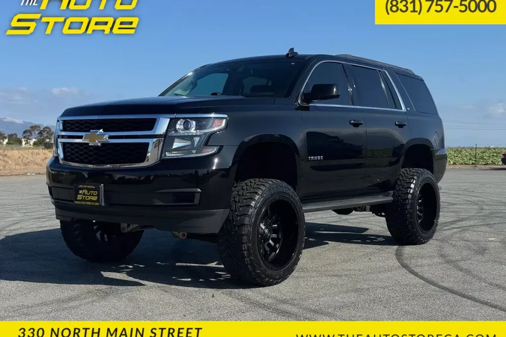 2017 Chevrolet Tahoe LT photo 1