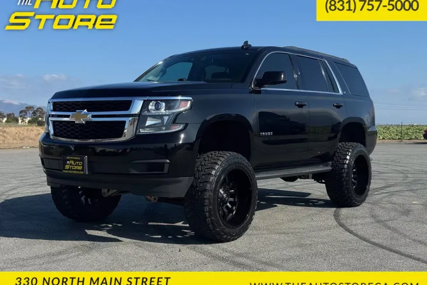 2017 Chevrolet Tahoe LT photo 1