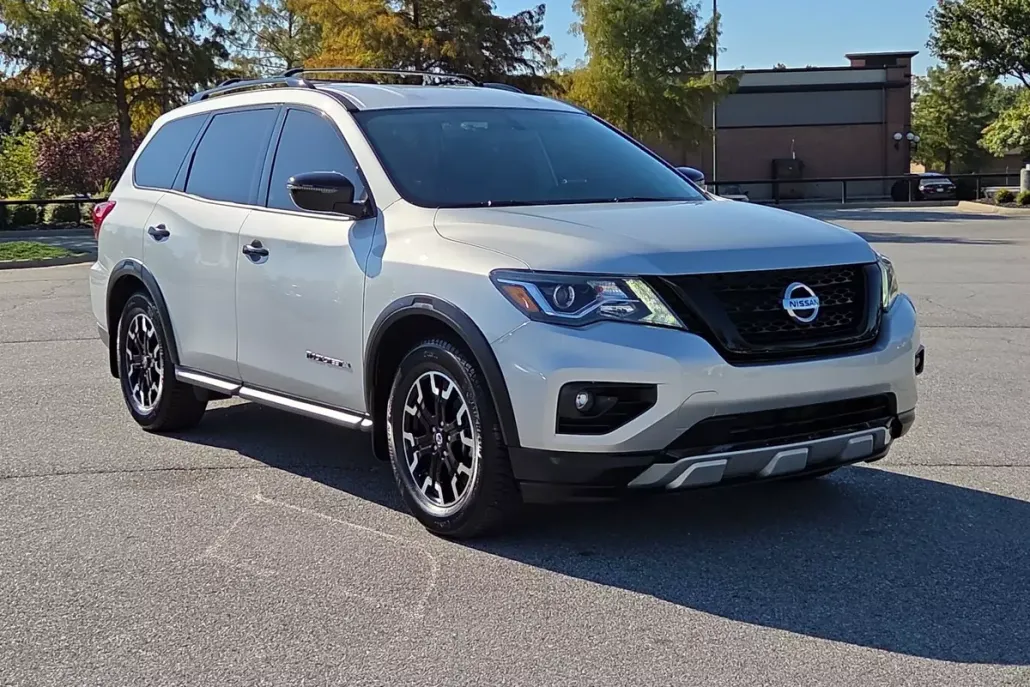 2020 Nissan Pathfinder SV photo 1