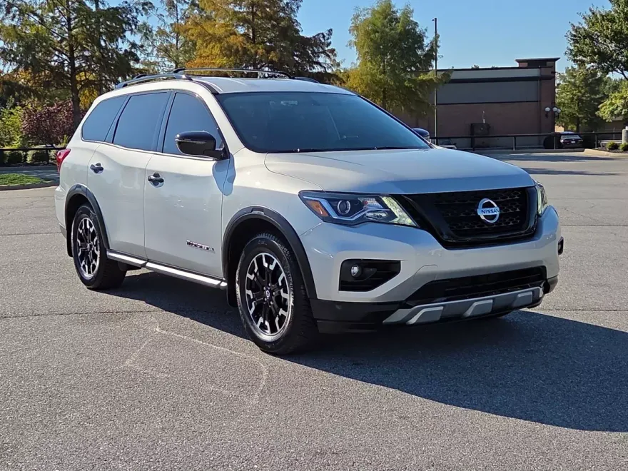 2020 Nissan Pathfinder SV photo 1
