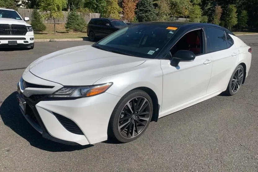 2019 Toyota Camry XSE photo 1