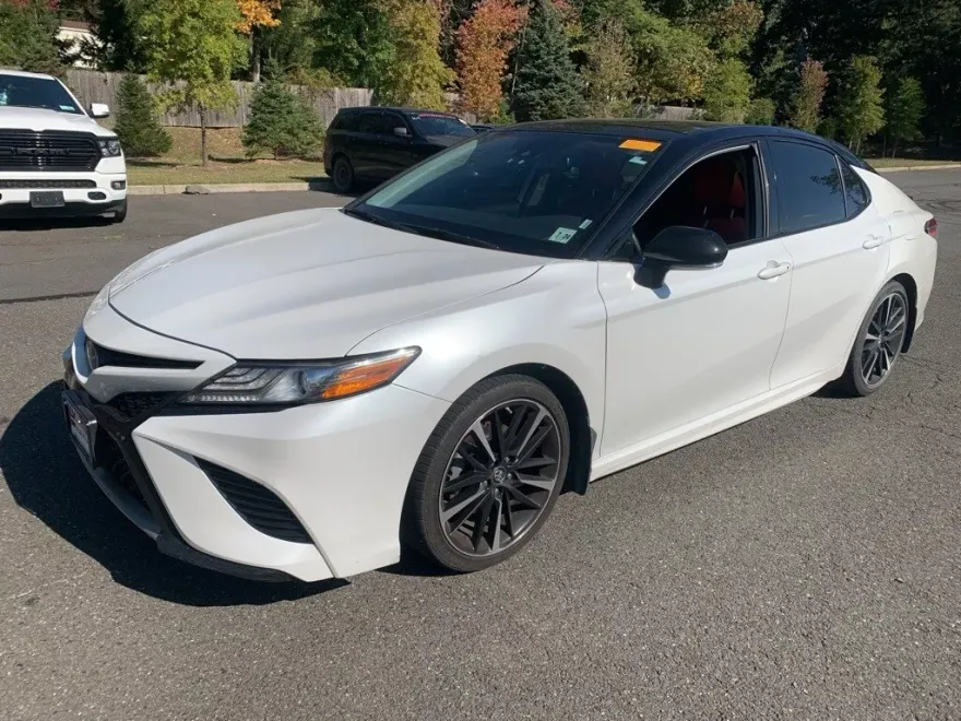 2019 Toyota Camry XSE photo 1