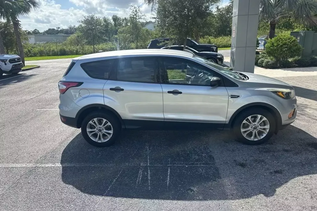 2018 Ford Escape S photo 1