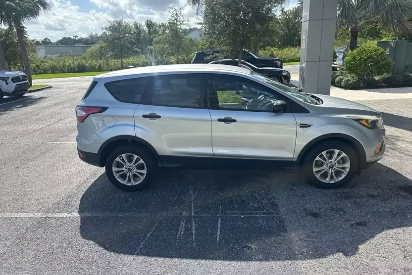 2018 Ford Escape S photo 1