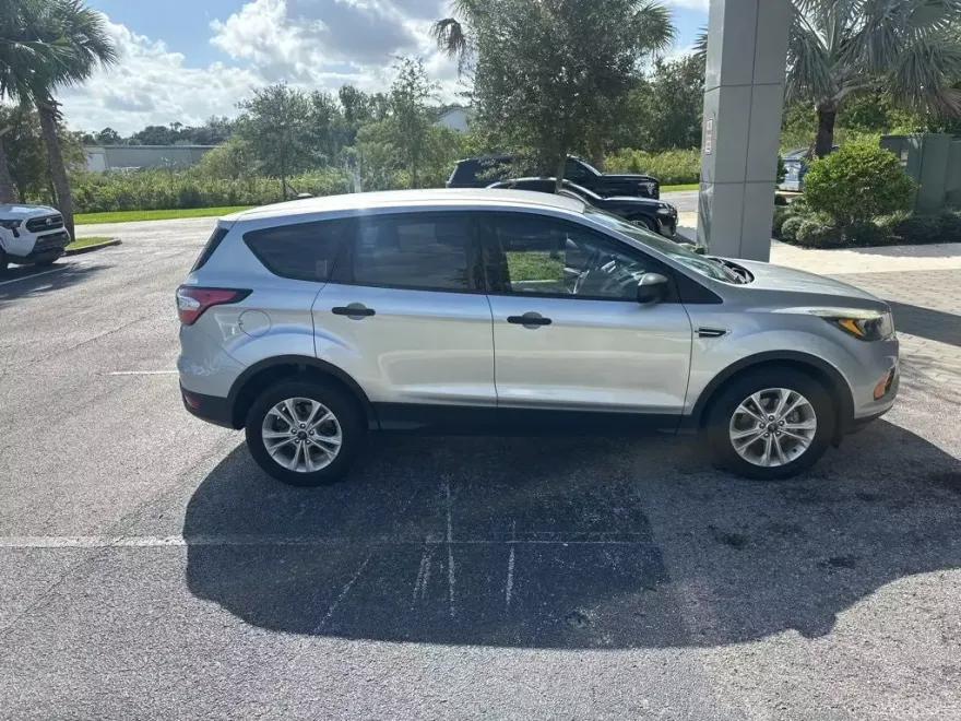 2018 Ford Escape S photo 1