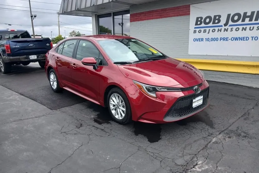 2022 Toyota Corolla LE photo 1