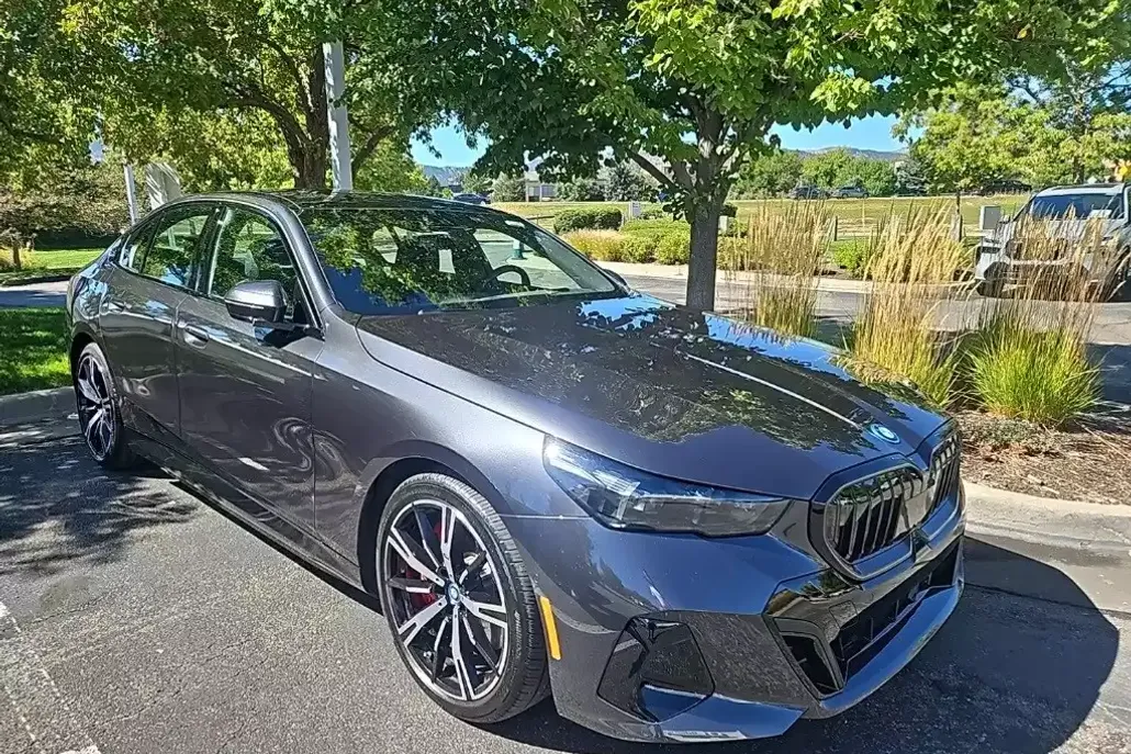 2025 Bmw 550e xDrive photo 1