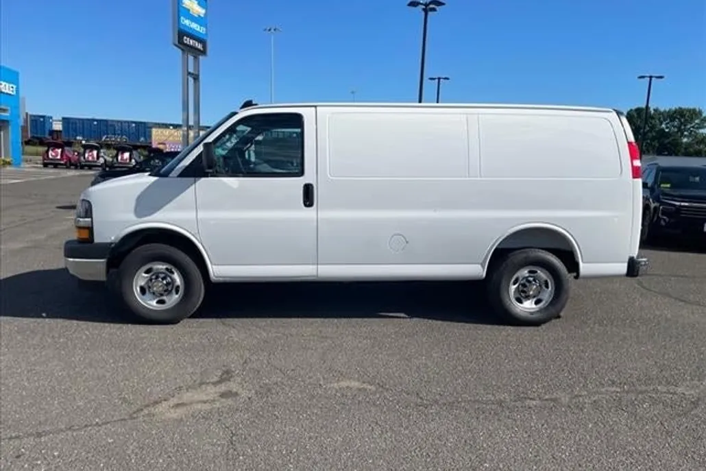 2025 Chevrolet Express Cargo 2500 photo 1