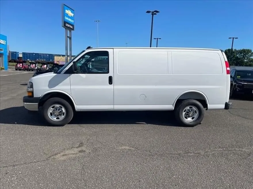2025 Chevrolet Express Cargo 2500 photo 1