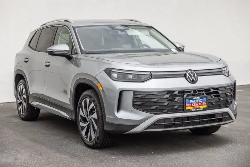 2025 Volkswagen Tiguan S photo 1