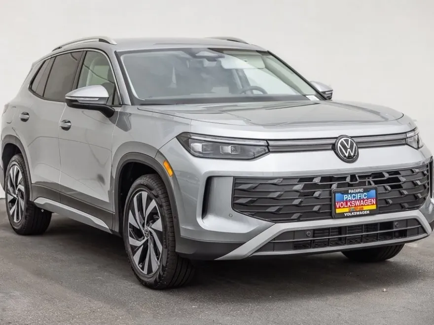 2025 Volkswagen Tiguan S photo 1