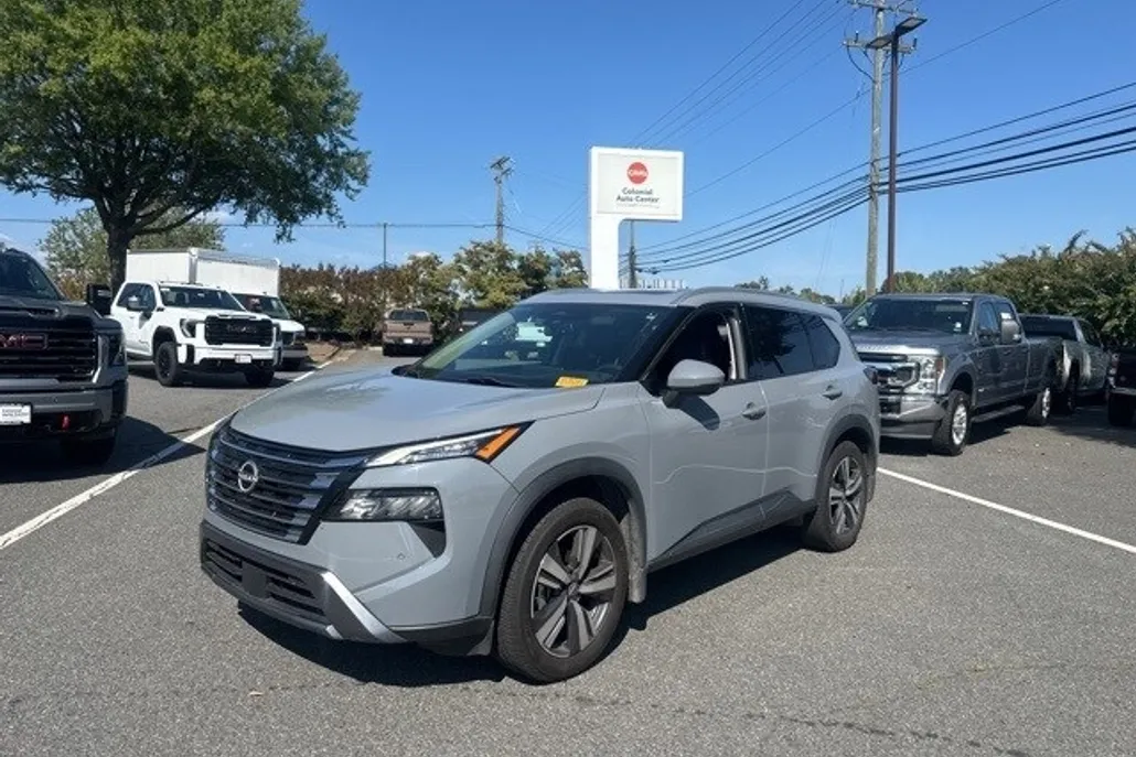 2024 Nissan Rogue SL photo 1