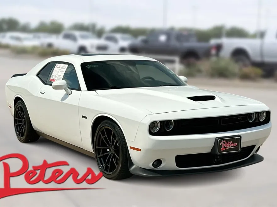 2023 Dodge Challenger R/T photo 1