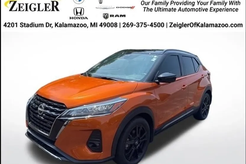 2022 Nissan Kicks SR photo 1