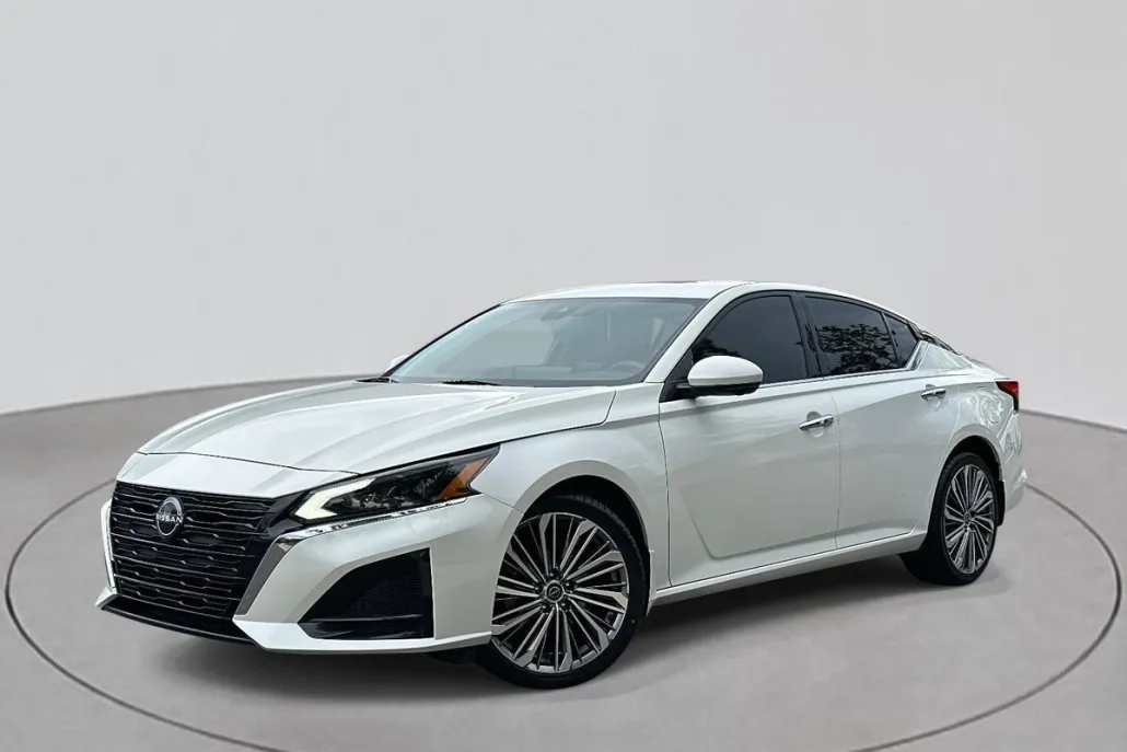 2023 Nissan Altima 2.5 SL photo 1
