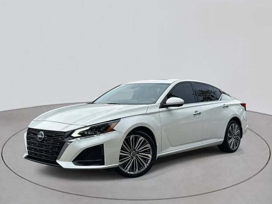 2023 Nissan Altima 2.5 SL photo 1