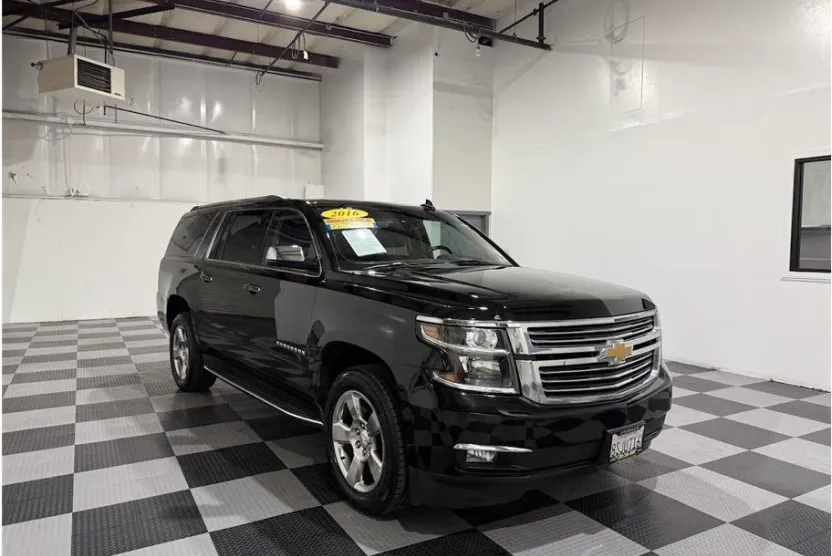2016 Chevrolet Suburban LTZ photo 1