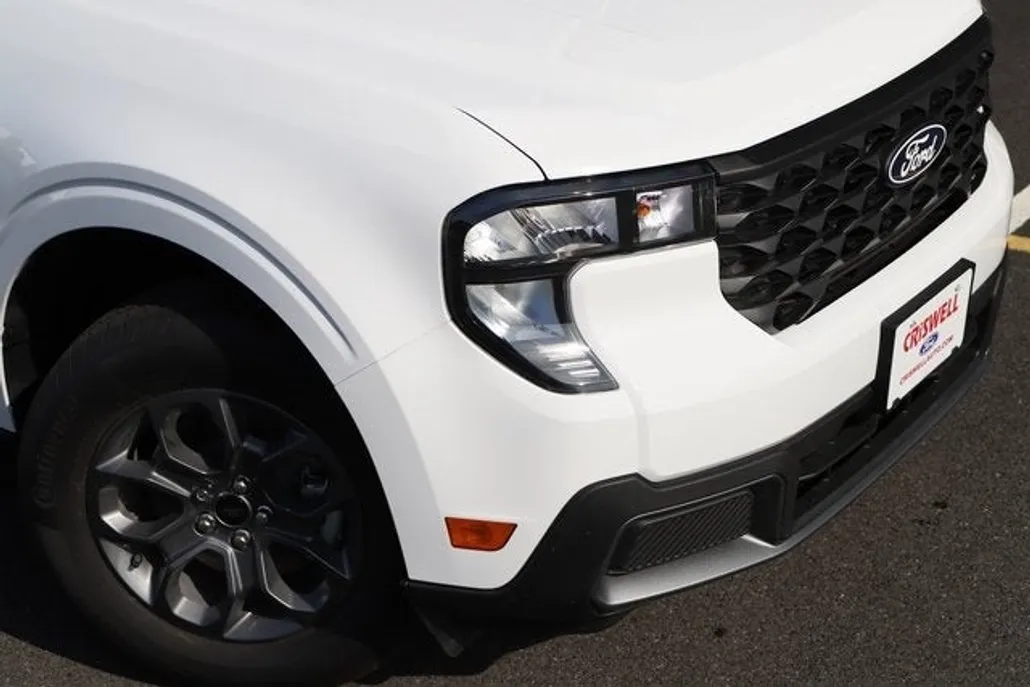 2025 Ford Maverick XLT photo 1