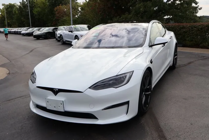 2024 Tesla Model S photo 1