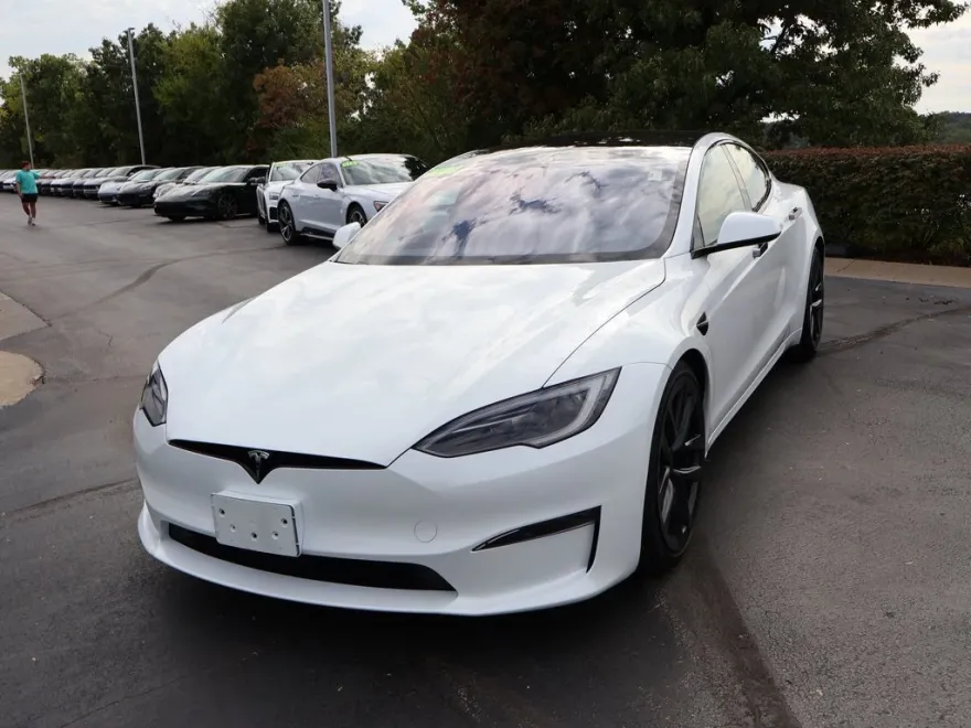 2024 Tesla Model S photo 1