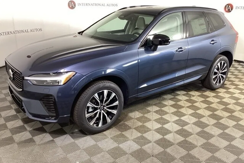 2025 Volvo XC60 B5 Core photo 1