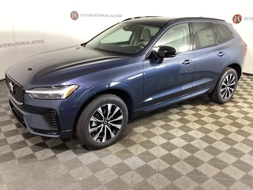 2025 Volvo XC60 B5 Core photo 1