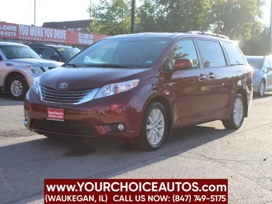 2016 Toyota Sienna XLE photo 1
