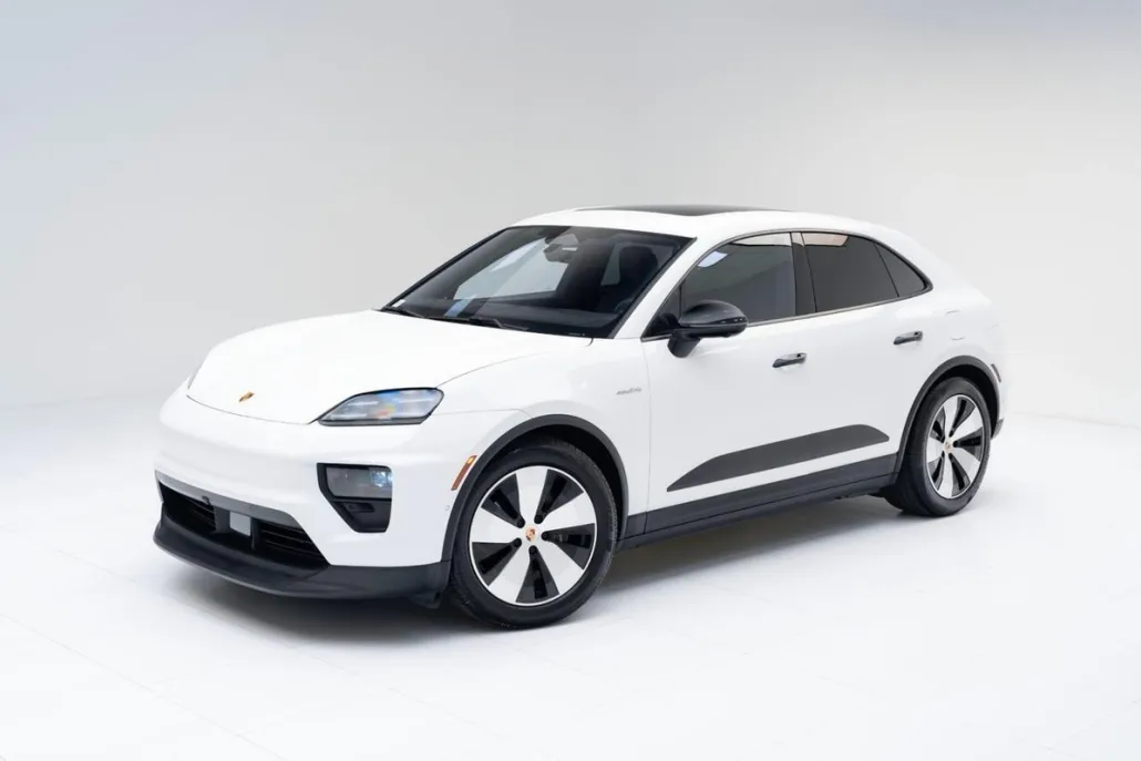 2024 Porsche Macan 4 Electric photo 1