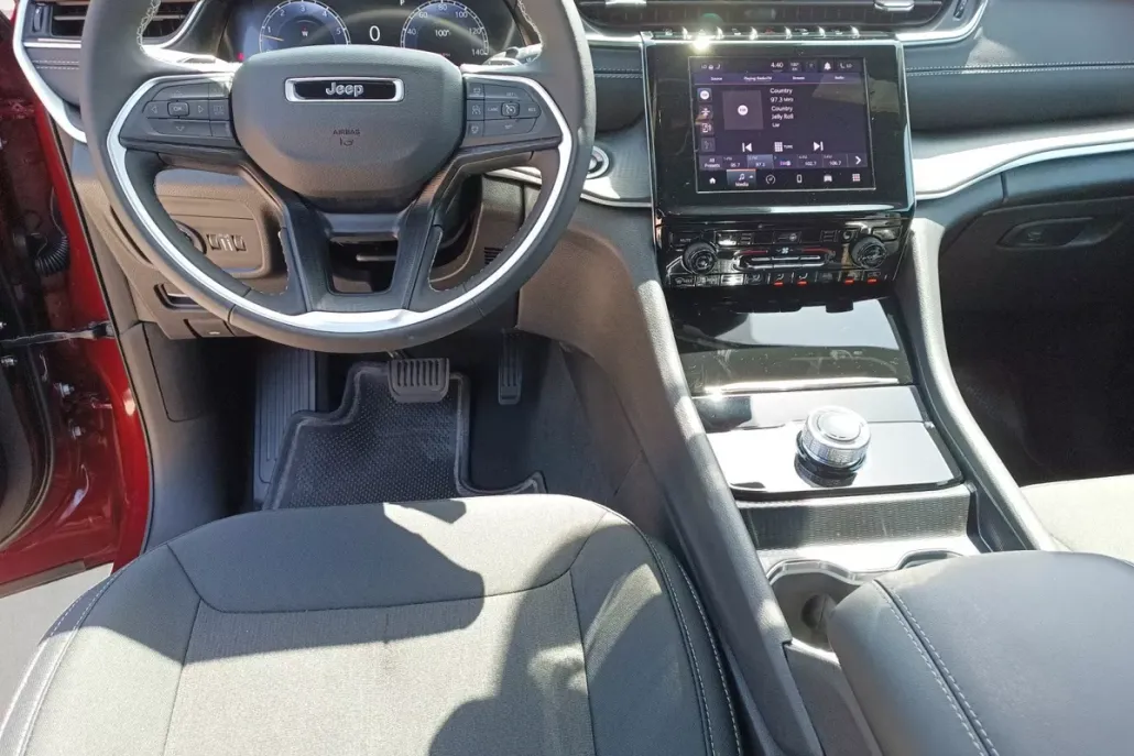 2025 Jeep Grand Cherokee Laredo photo 1