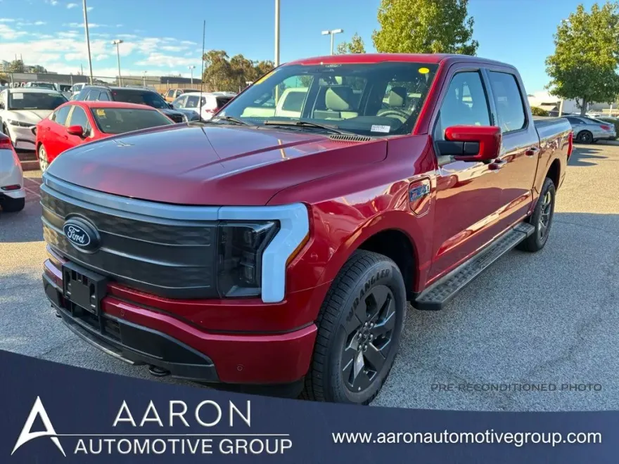 2024 Ford F-150 Lightning Lariat photo 1