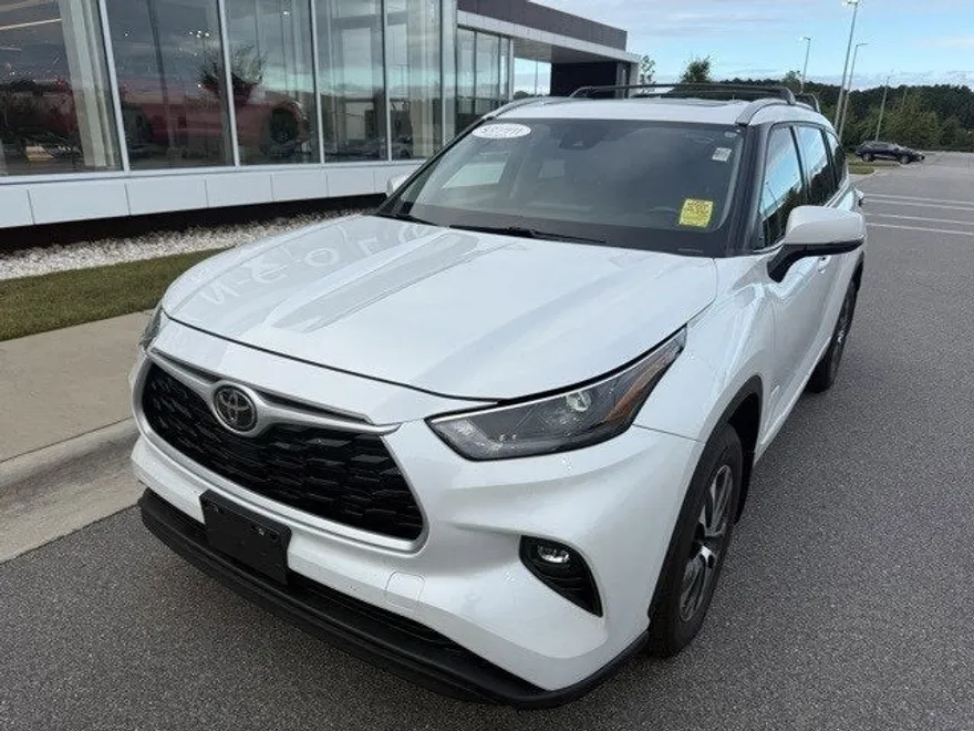 2022 Toyota Highlander XLE photo 1