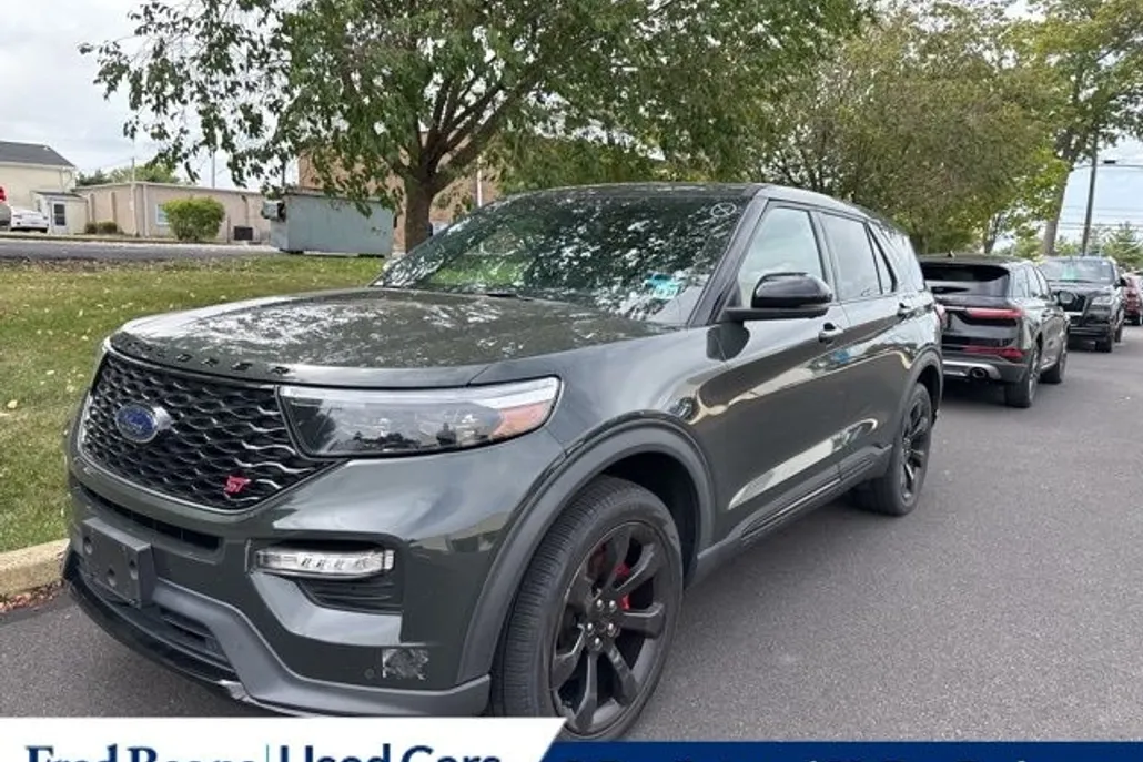 2022 Ford Explorer ST photo 1