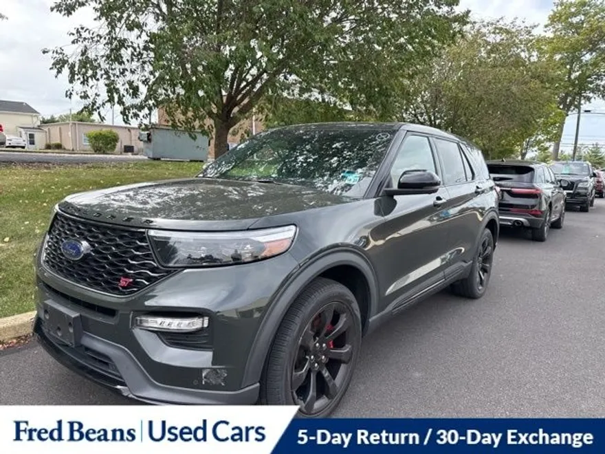 2022 Ford Explorer ST photo 1