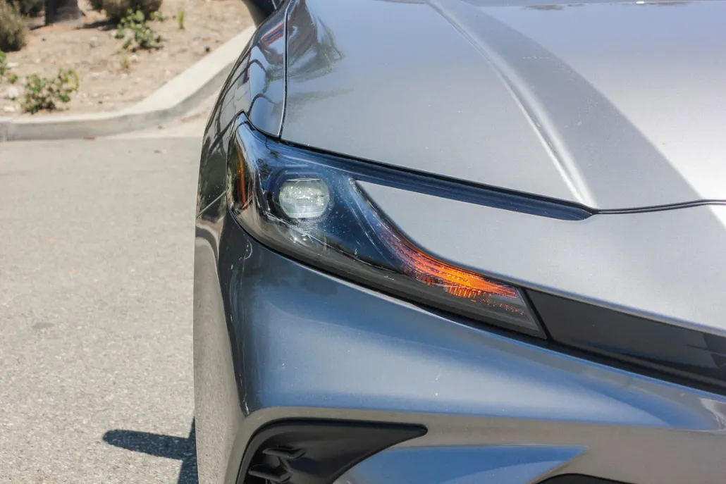2025 Toyota Camry Hybrid SE photo 1