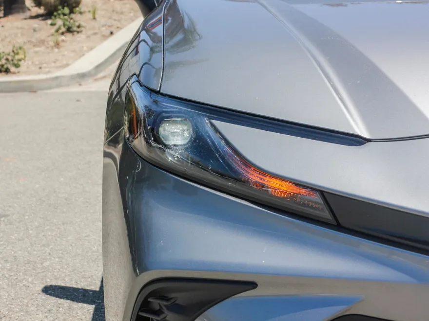 2025 Toyota Camry Hybrid SE photo 1