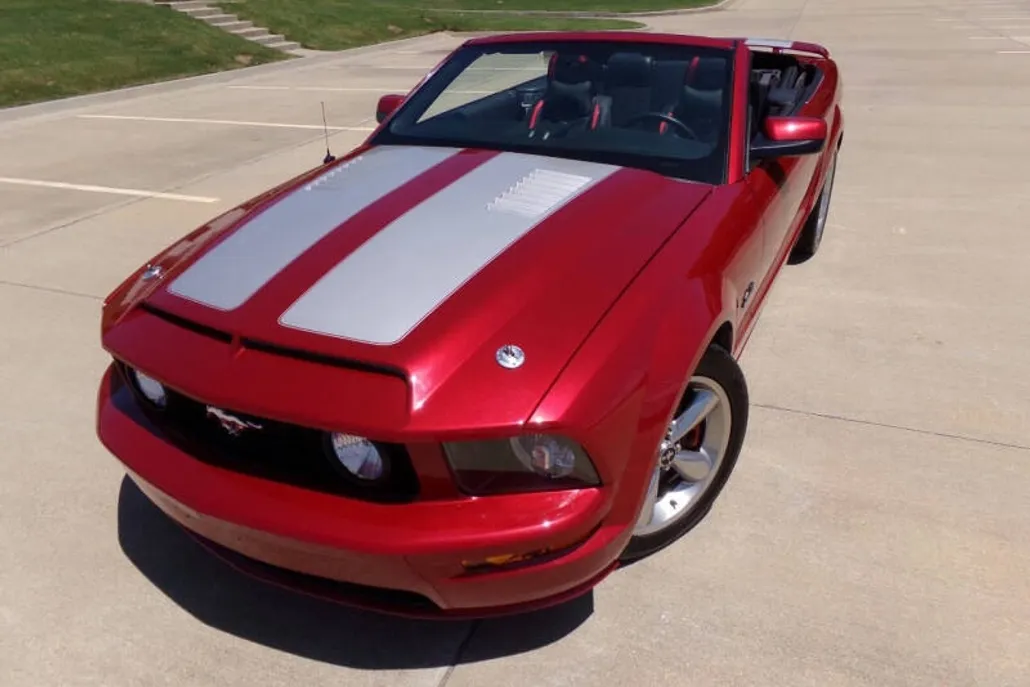 2008 Ford Mustang GT Deluxe Convertible photo 1