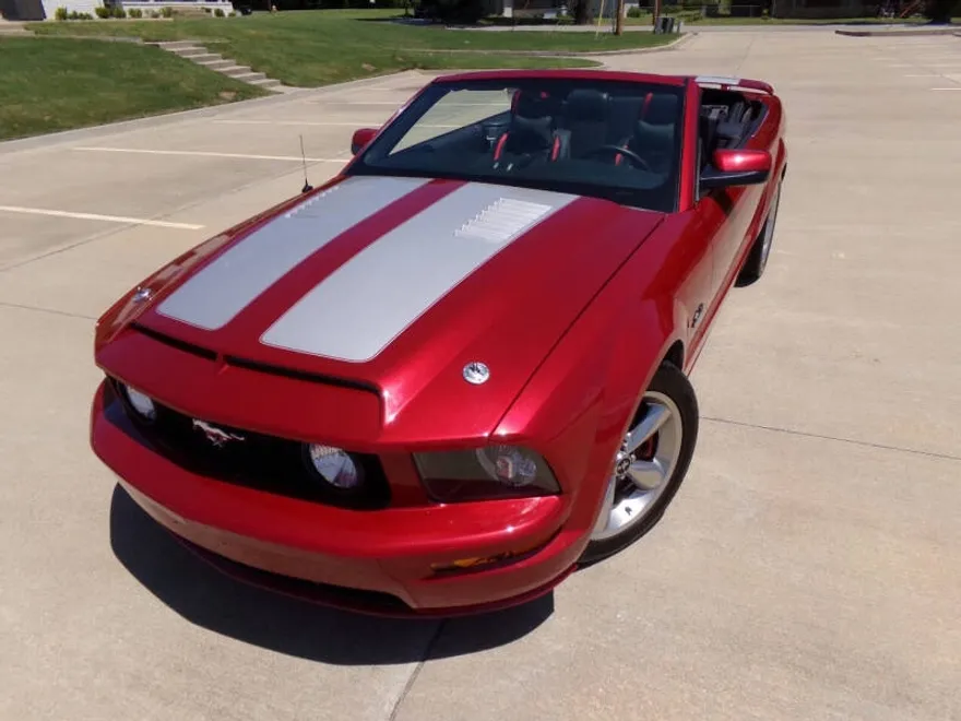 2008 Ford Mustang GT Deluxe Convertible photo 1