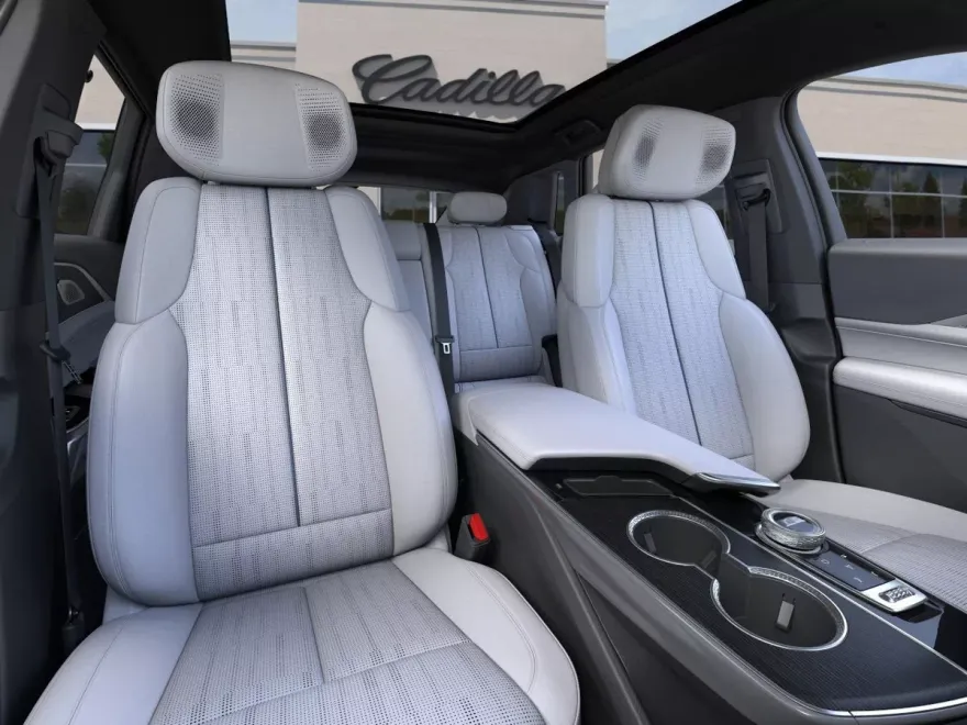 2025 Cadillac Lyriq Luxury photo 15